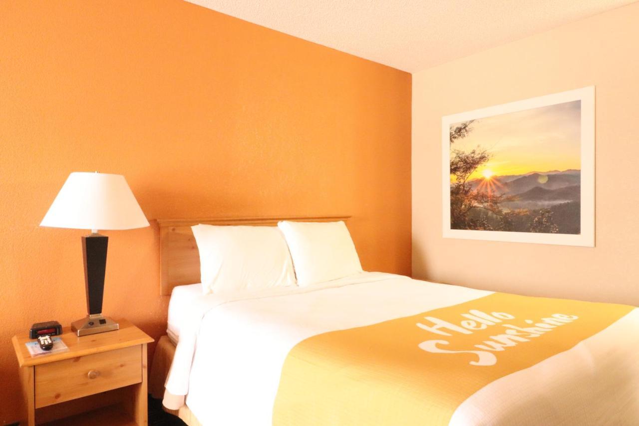 Days Inn By Wyndham Black River Falls - Access To Atv Trail Eksteriør bilde