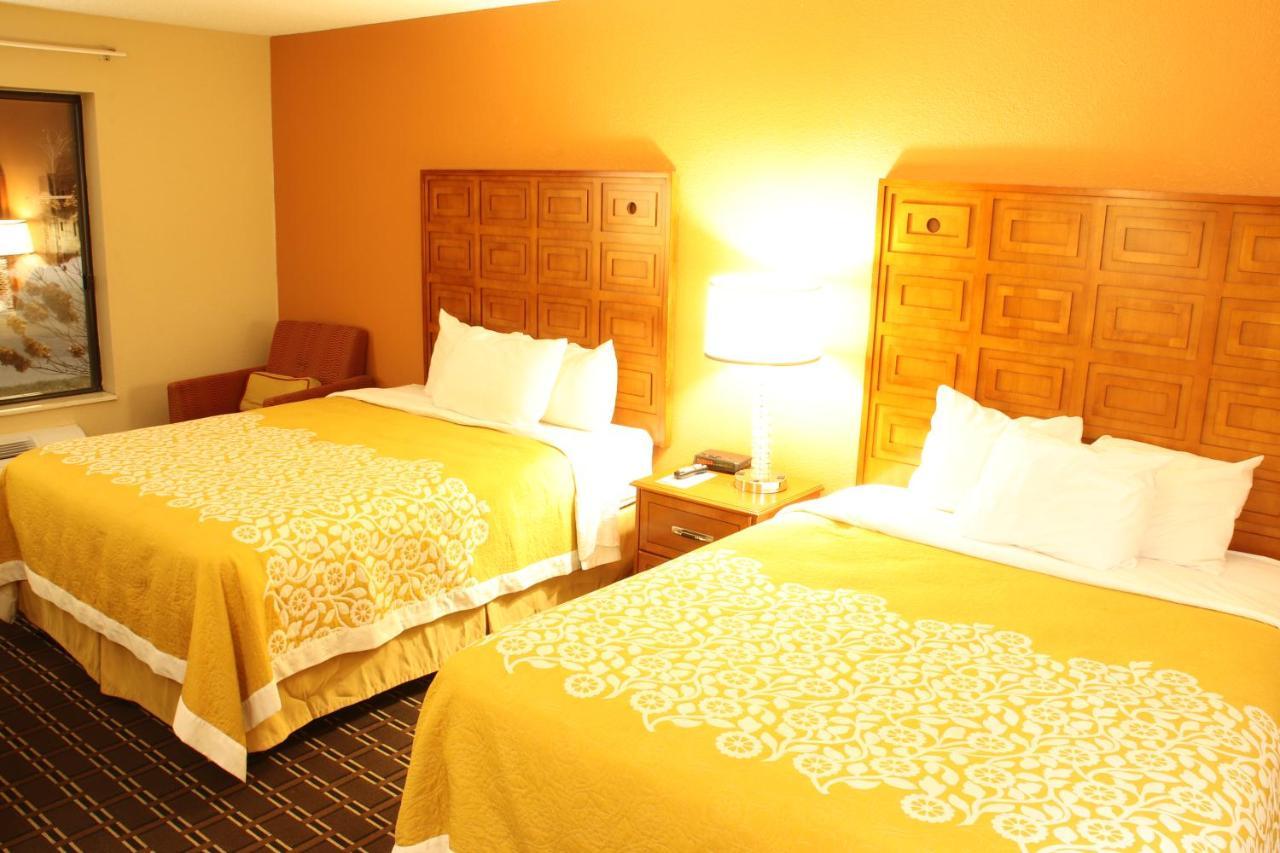 Days Inn By Wyndham Black River Falls - Access To Atv Trail Eksteriør bilde
