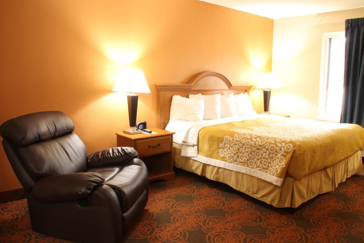 Days Inn By Wyndham Black River Falls - Access To Atv Trail Eksteriør bilde