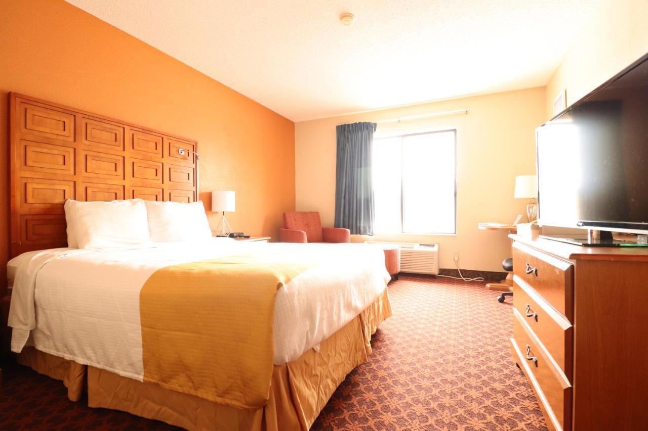 Days Inn By Wyndham Black River Falls - Access To Atv Trail Eksteriør bilde