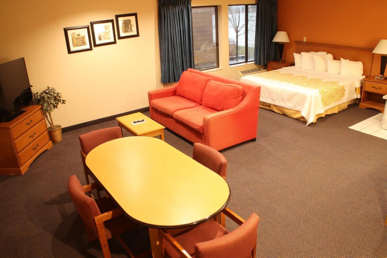 Days Inn By Wyndham Black River Falls - Access To Atv Trail Eksteriør bilde