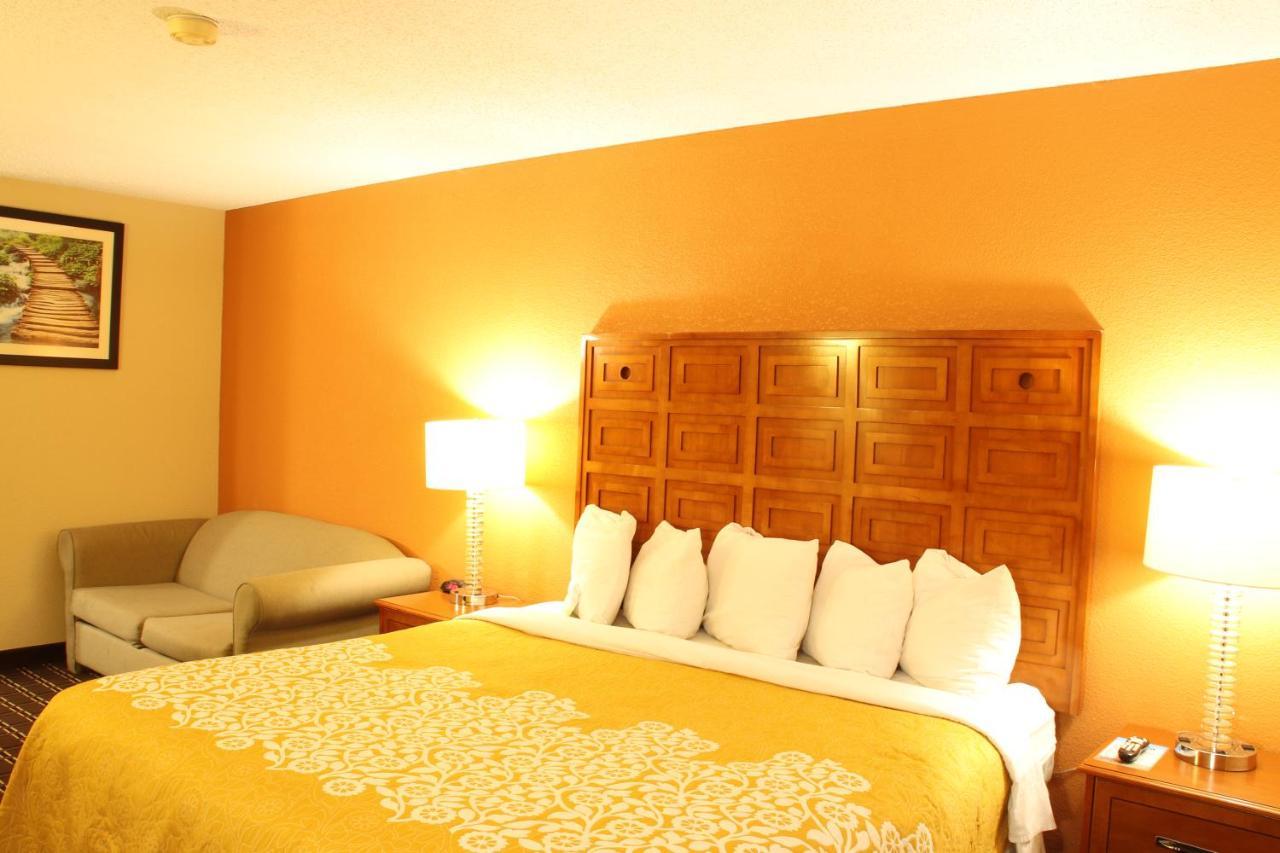 Days Inn By Wyndham Black River Falls - Access To Atv Trail Eksteriør bilde