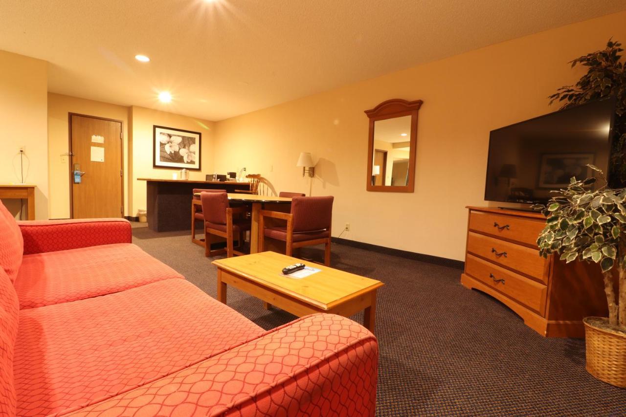 Days Inn By Wyndham Black River Falls - Access To Atv Trail Eksteriør bilde