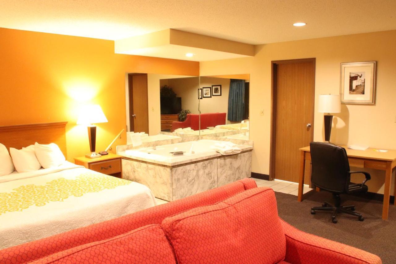 Days Inn By Wyndham Black River Falls - Access To Atv Trail Eksteriør bilde