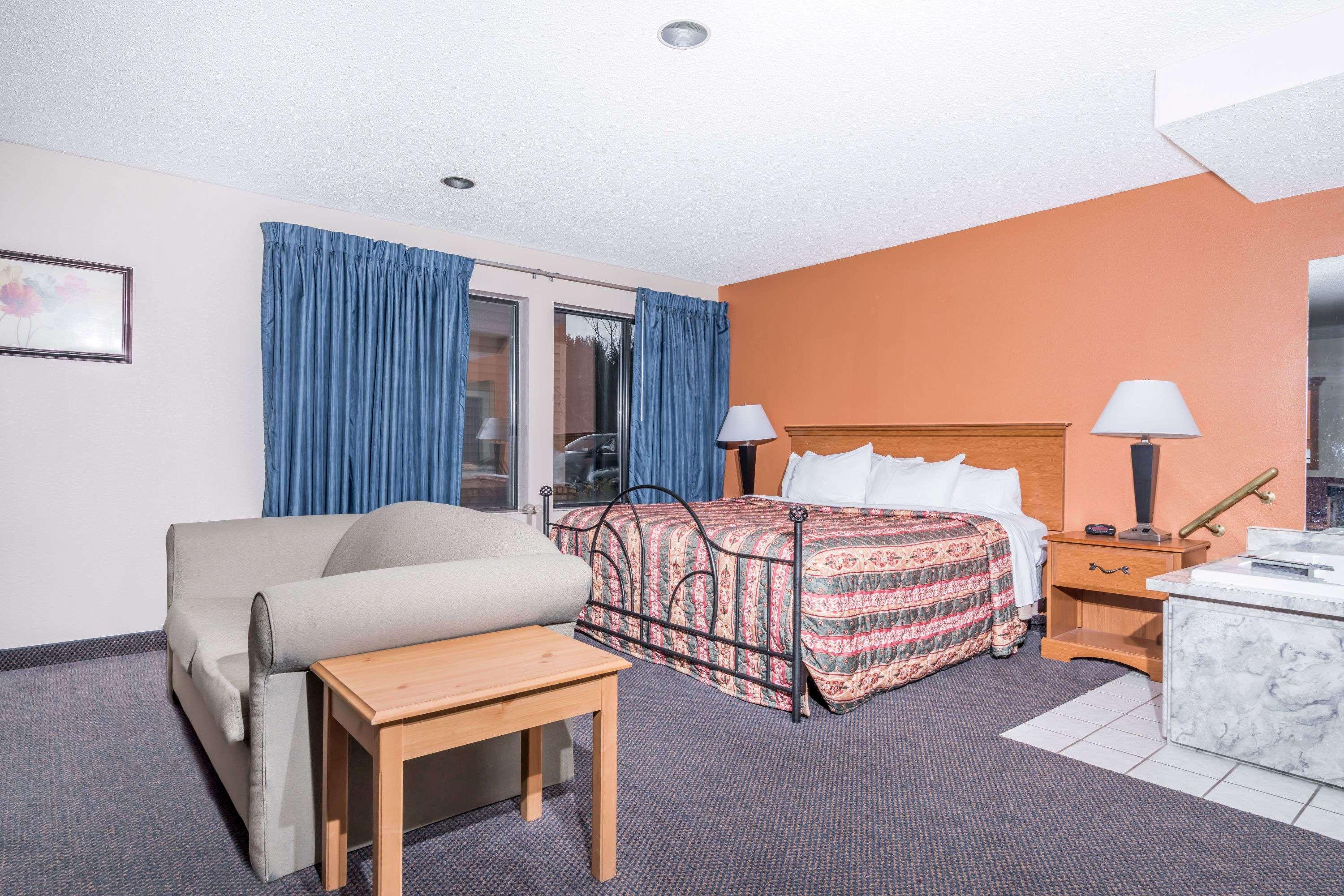 Days Inn By Wyndham Black River Falls - Access To Atv Trail Eksteriør bilde