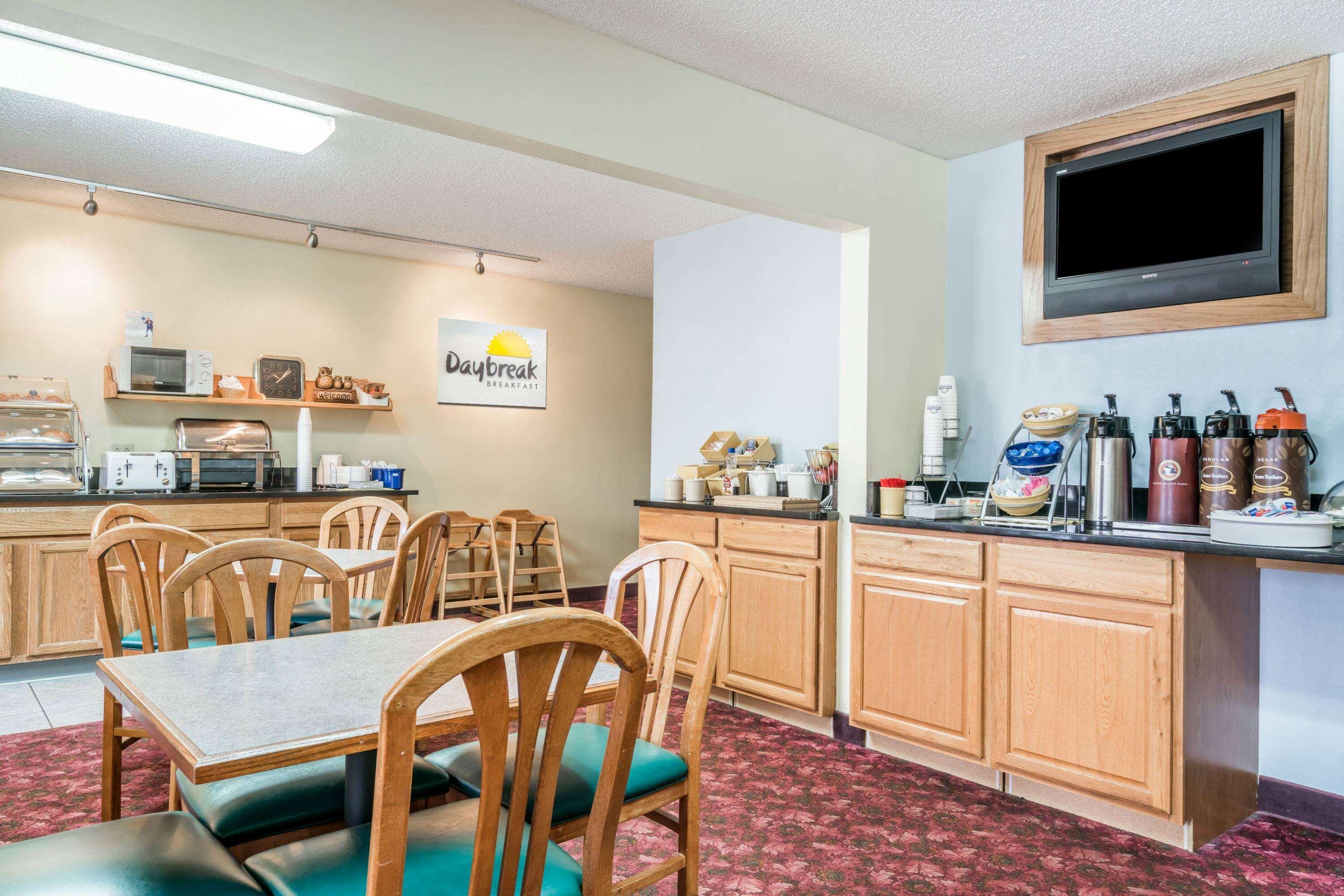 Days Inn By Wyndham Black River Falls - Access To Atv Trail Eksteriør bilde