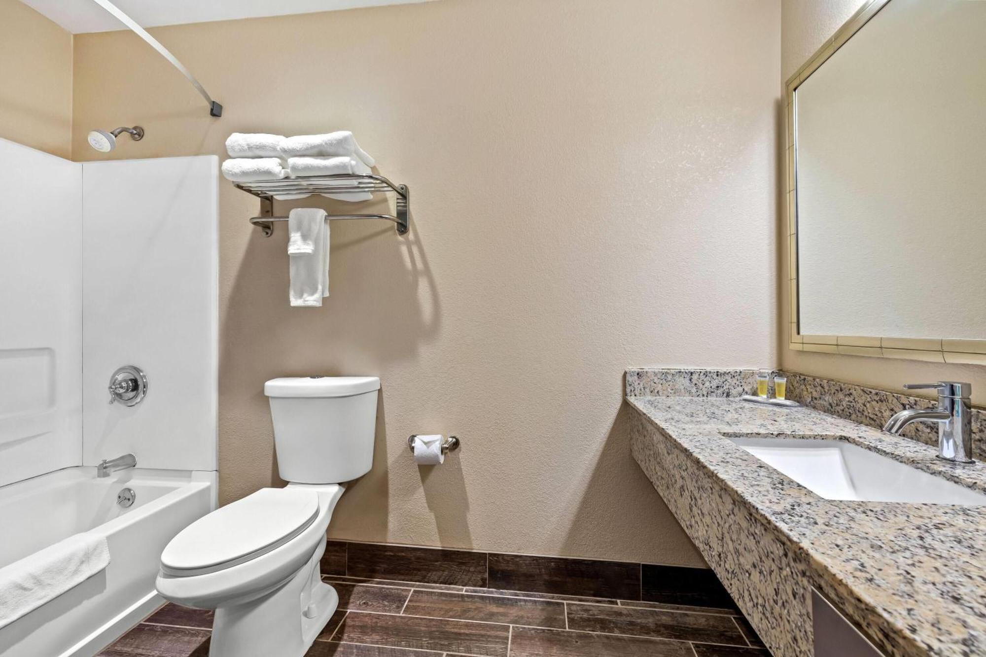 Days Inn By Wyndham Black River Falls - Access To Atv Trail Eksteriør bilde