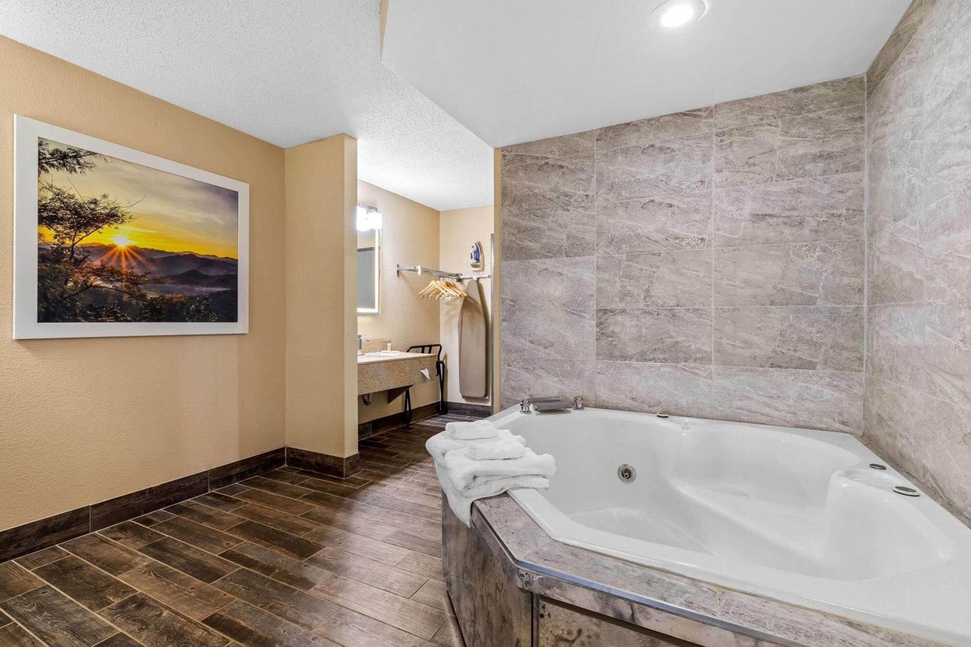 Days Inn By Wyndham Black River Falls - Access To Atv Trail Eksteriør bilde
