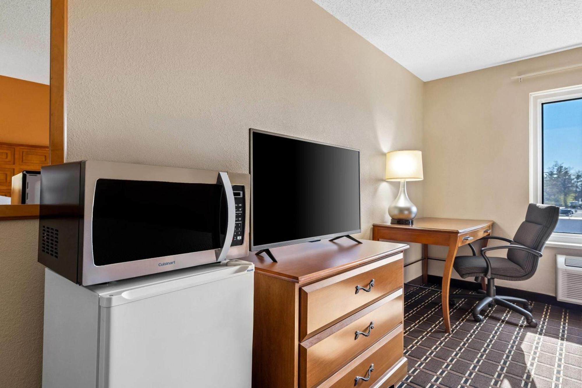 Days Inn By Wyndham Black River Falls - Access To Atv Trail Eksteriør bilde