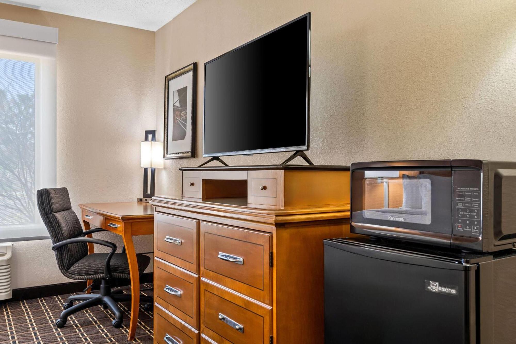 Days Inn By Wyndham Black River Falls - Access To Atv Trail Eksteriør bilde
