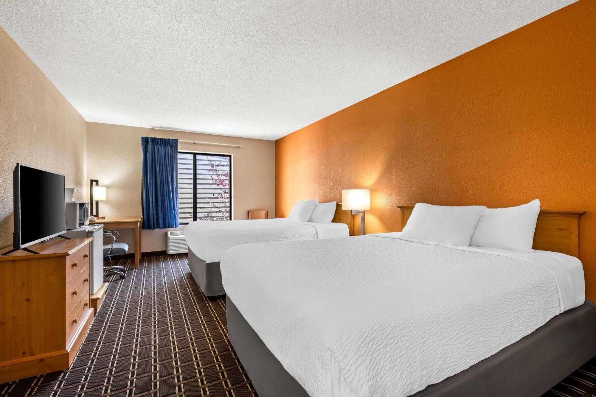 Days Inn By Wyndham Black River Falls - Access To Atv Trail Eksteriør bilde