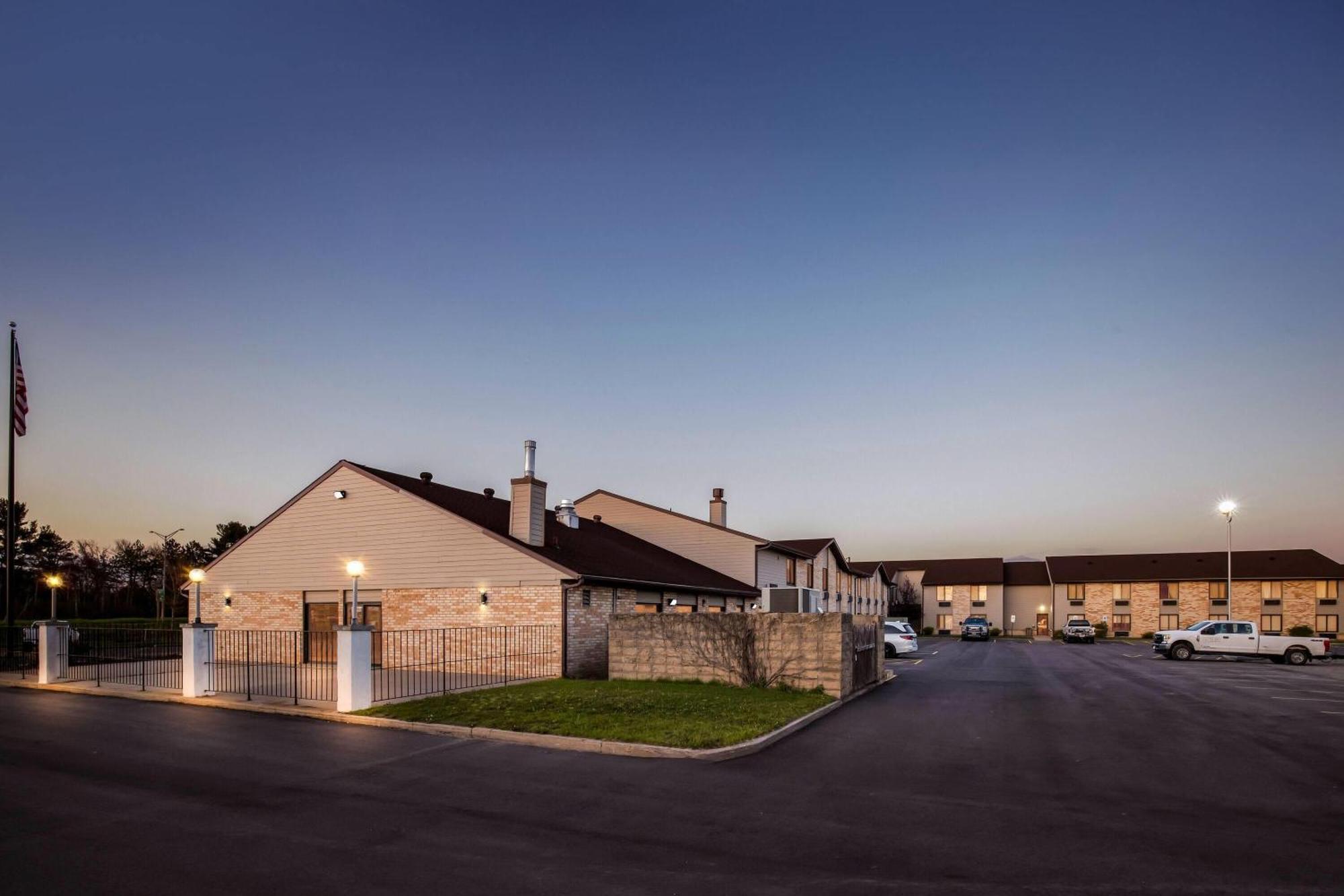 Days Inn By Wyndham Black River Falls - Access To Atv Trail Eksteriør bilde
