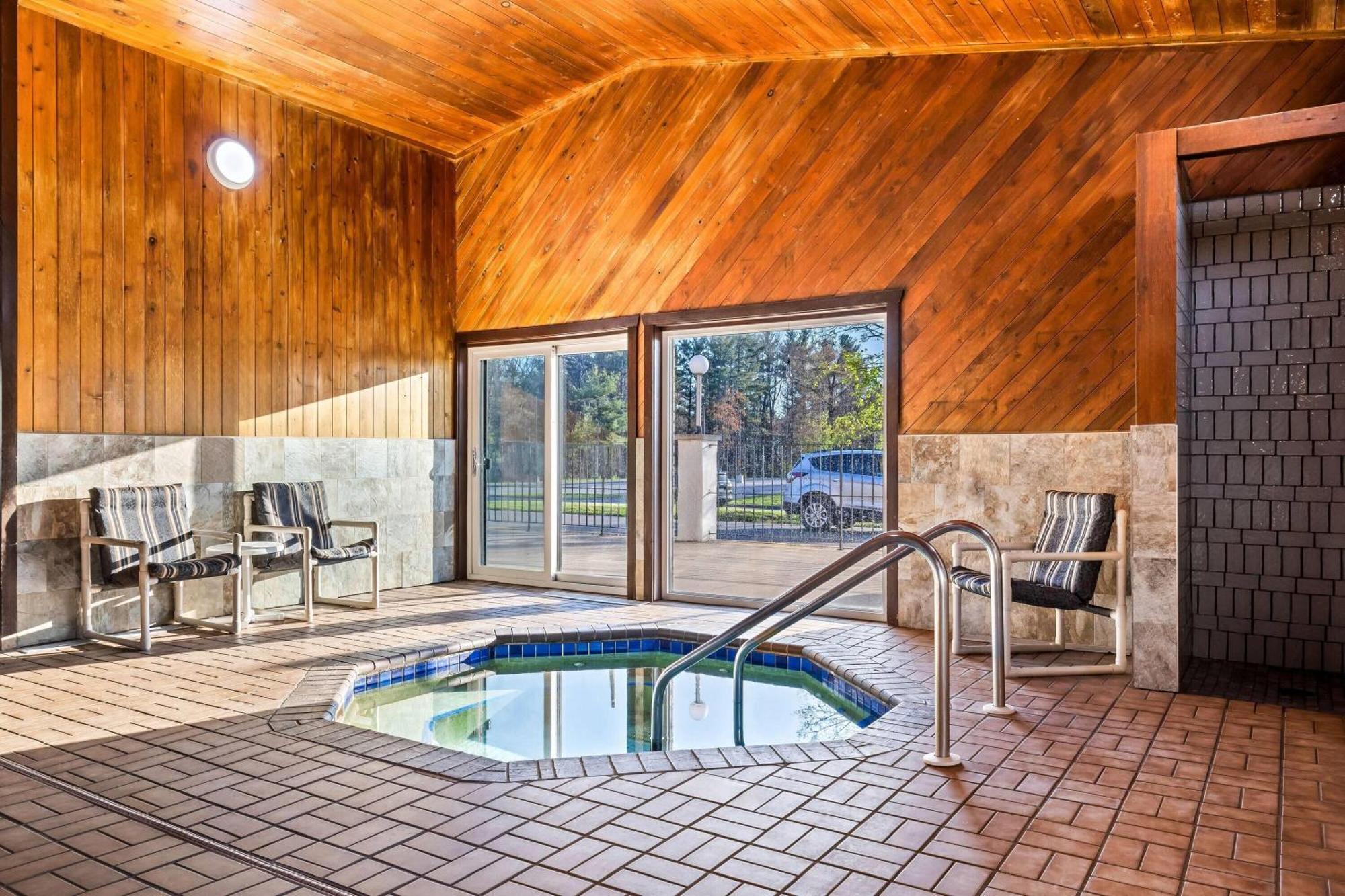 Days Inn By Wyndham Black River Falls - Access To Atv Trail Eksteriør bilde