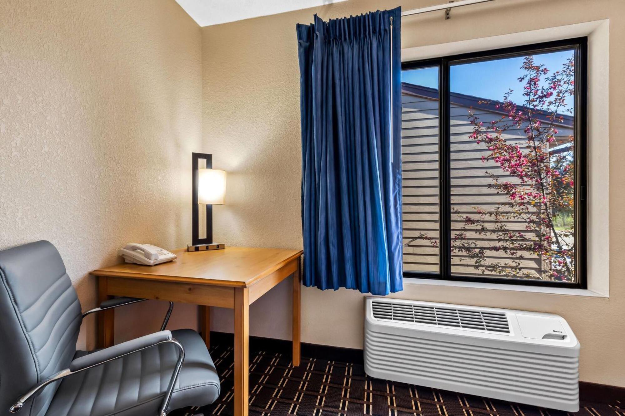 Days Inn By Wyndham Black River Falls - Access To Atv Trail Eksteriør bilde