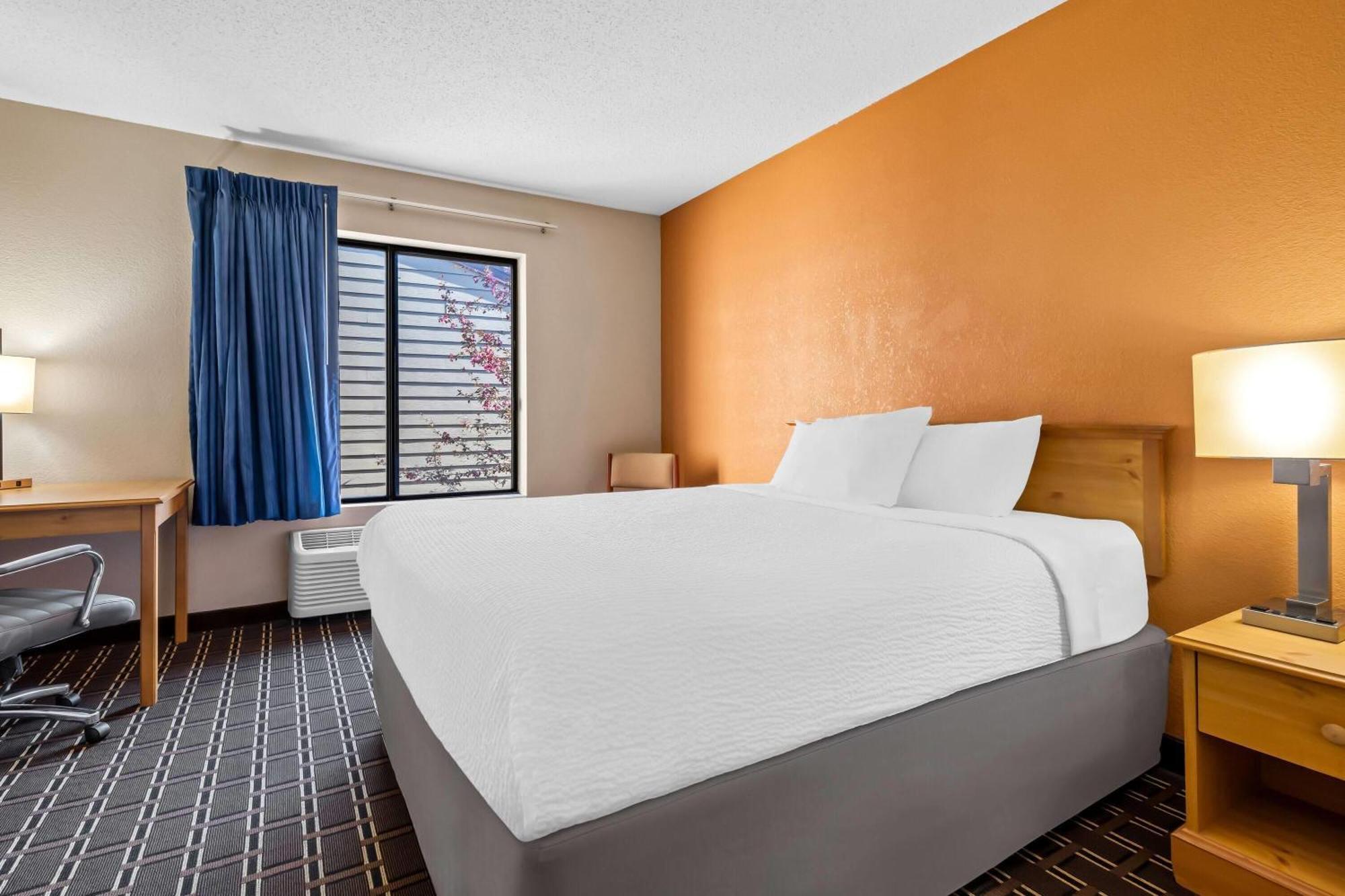 Days Inn By Wyndham Black River Falls - Access To Atv Trail Eksteriør bilde