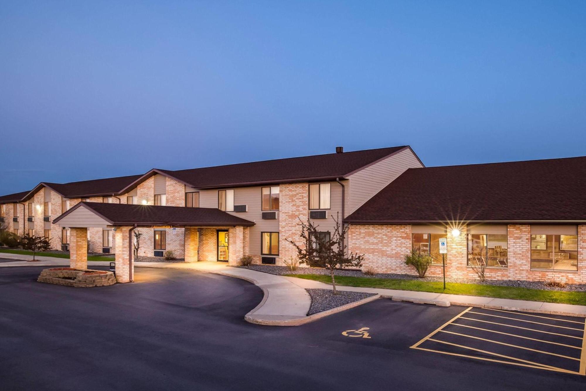 Days Inn By Wyndham Black River Falls - Access To Atv Trail Eksteriør bilde